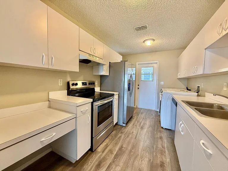 350 Winter Ridge Blvd — Photo 7