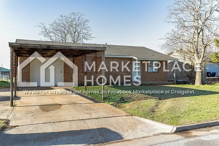 404 E Texas Dr — Photo 3