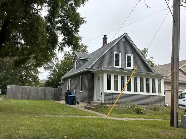 13 N 12th St, St Charles, IL 60174