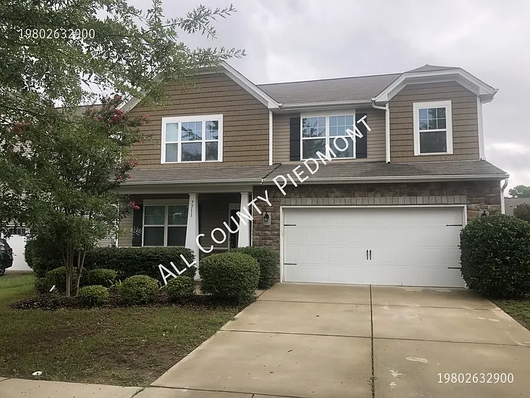7711 Kelburn Ln — Photo 1