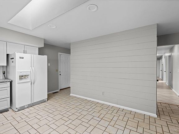 5th image of 9272 Erin Dr