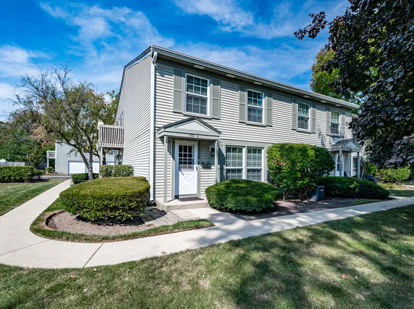 1691 Valley Forge Ct APT B, Wheaton, IL 60189
