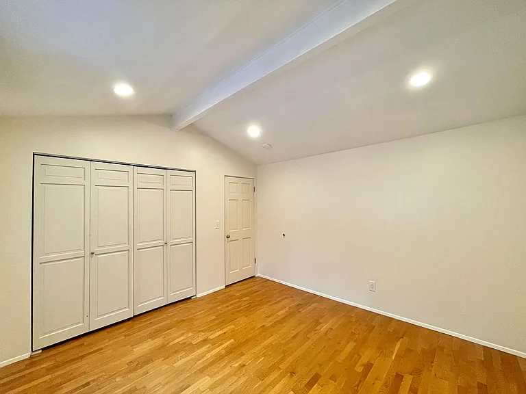 8611 NE 26th Pl — Photo 16