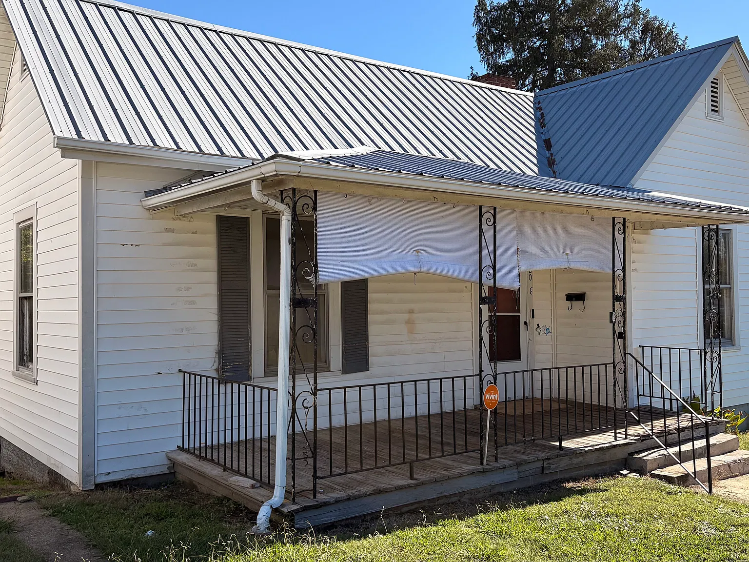 **3 Bedroom/ 1 Bathroom Home** — Photo 3