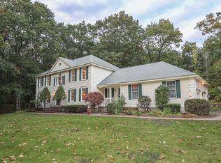 51 Blossom Rd, Windham, NH 03087