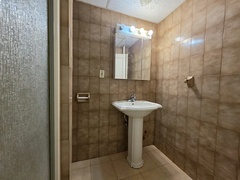 466 Wayne St #5 — Photo 6