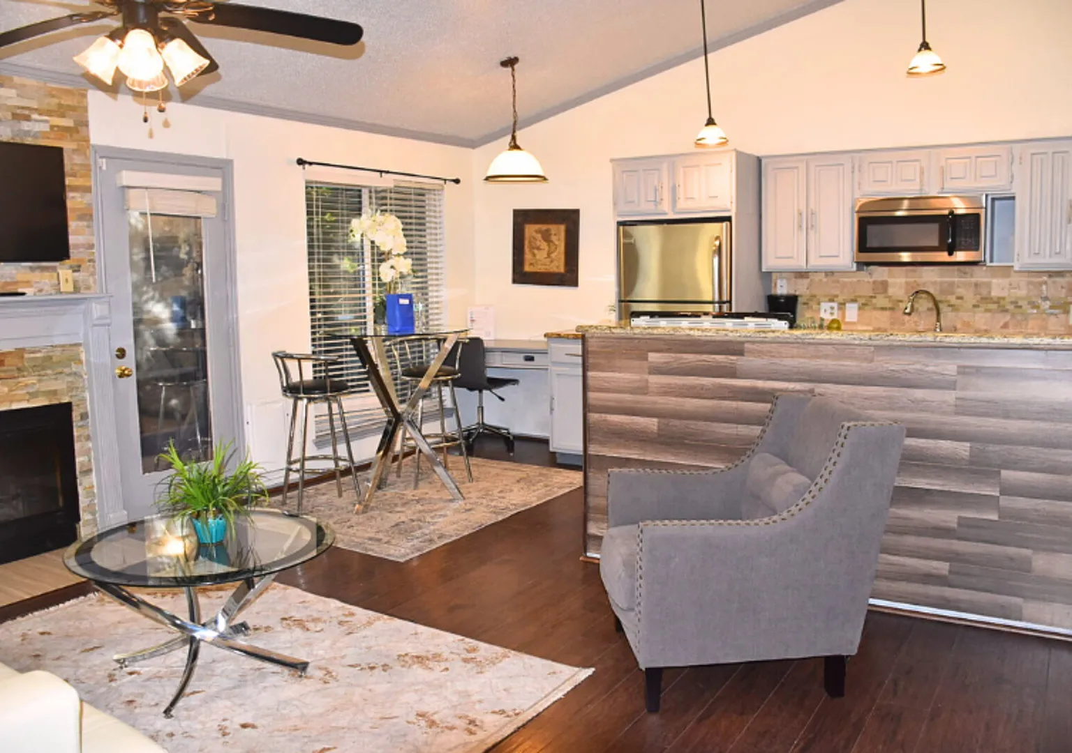 I10 World Cup Stay - 18 min to AT&T - Sleeps 2 - Public Transit — Photo 3