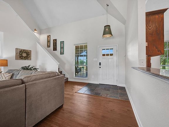 5th image of 10592 Tree Ln