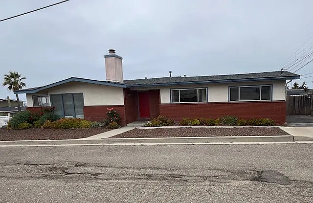 Building Photo - 707 N 6th St