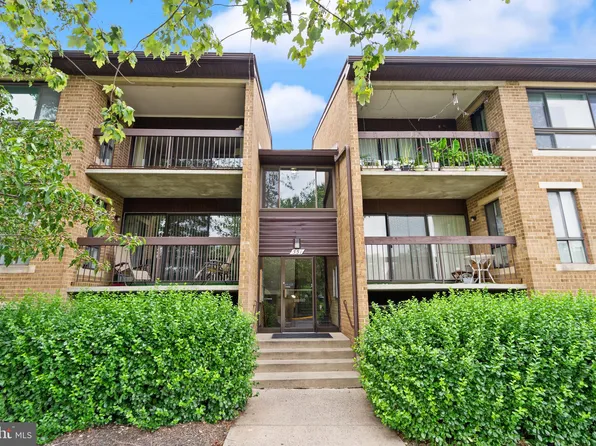 551 Florida Ave APT T3, Herndon, VA 20170