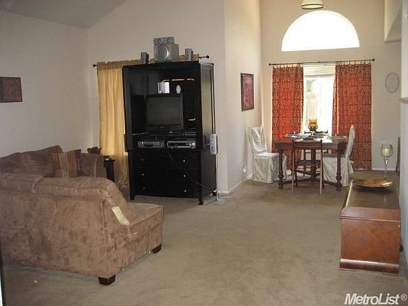 4th image of 450 Altamont Dr
