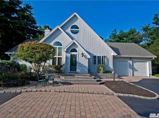 86 Wheat Path Rd E, Mount Sinai, NY 11766