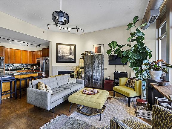 4th image of 333 N Canal St APT 1407