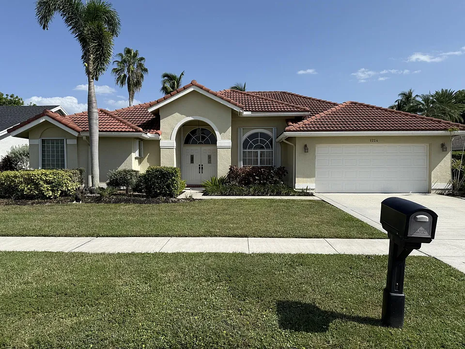 1224 Lake Breeze Dr