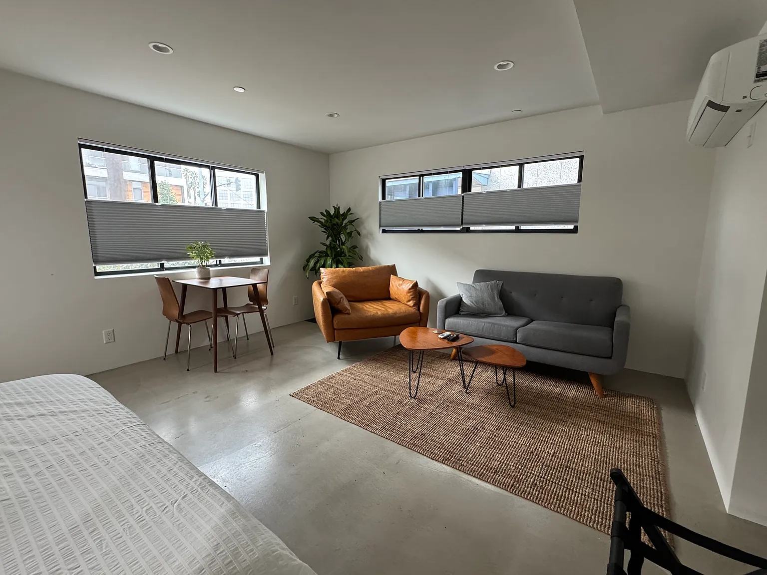 Studio, 500 sqft, $2,500 — Photo 3
