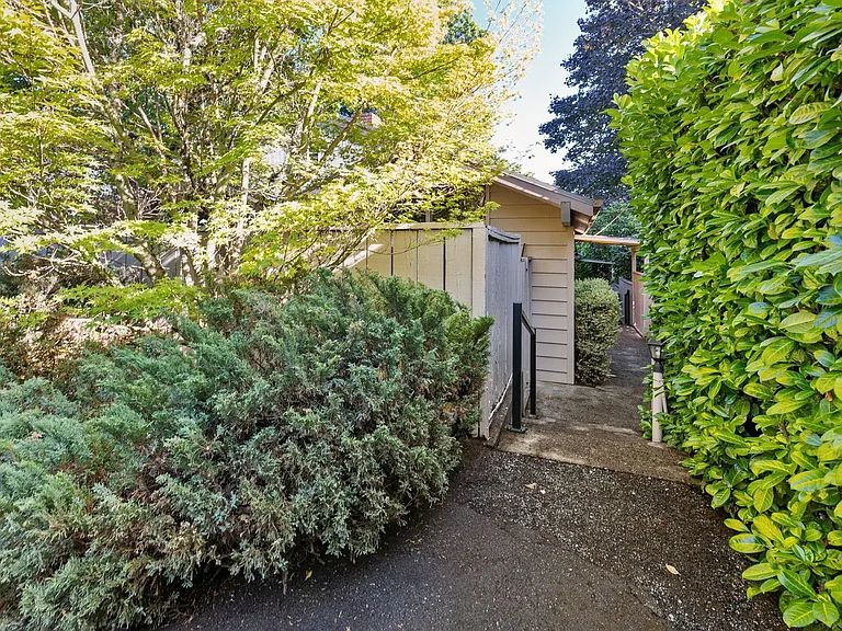 6780 SW Canyon Ter #3 — Photo 16