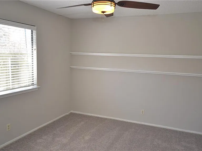 1105 Green Valley Cv — Photo 14