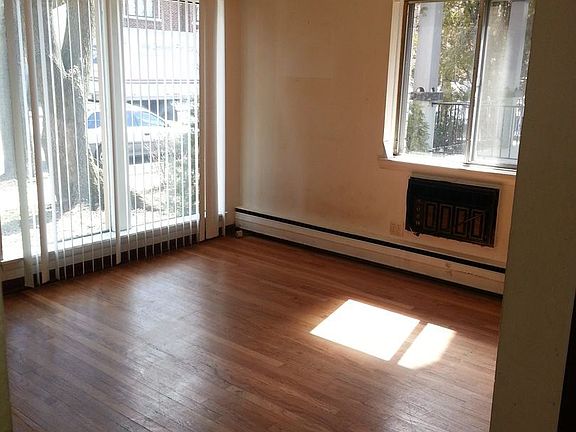 3rd image of 1579 N Farwell Ave #101