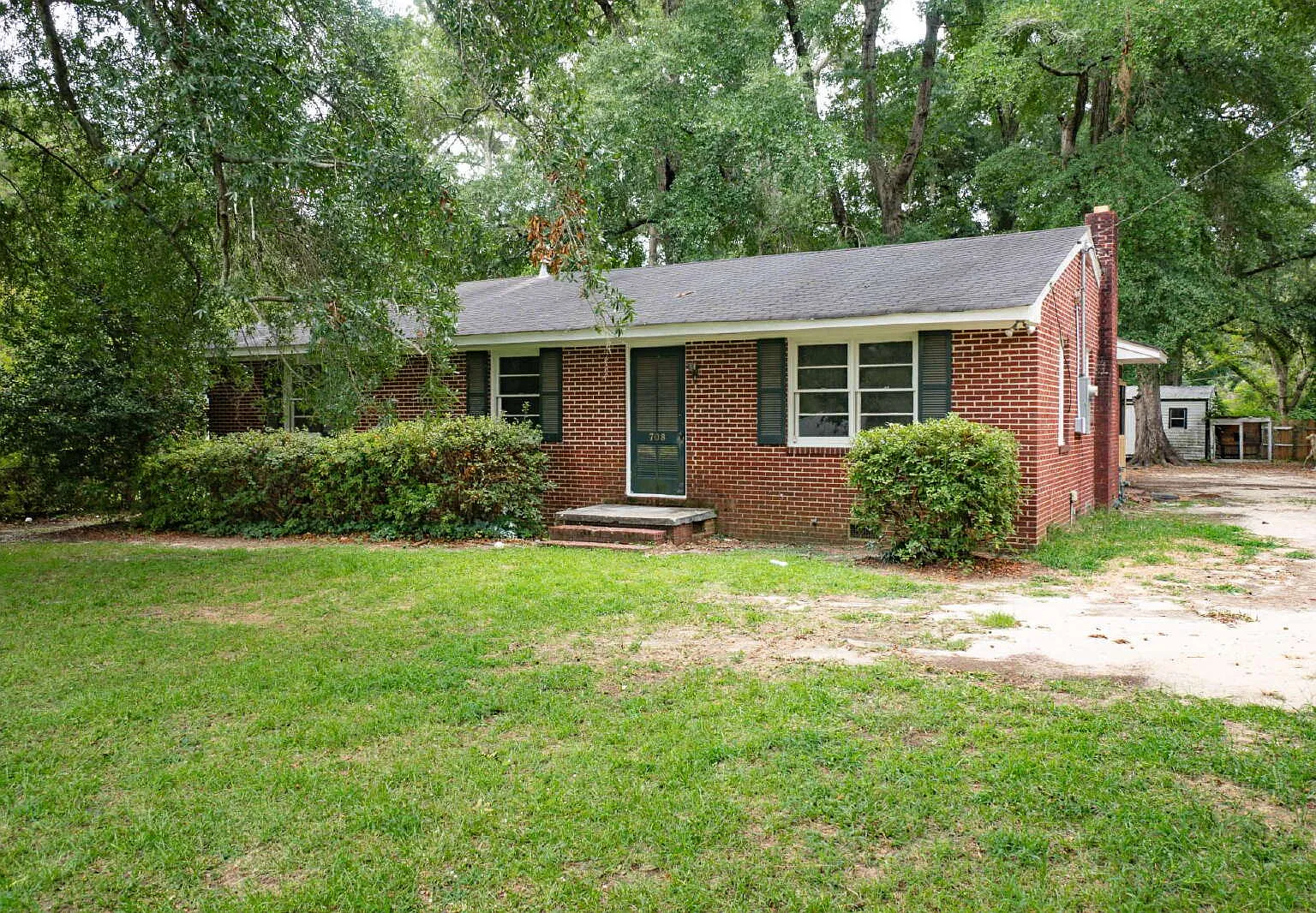 3 bed, 1.0 bath, 1372 sqft, $1,350 — Photo 3