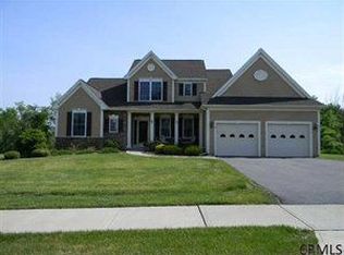 37 Summerfield Cir, Mechanicville, NY 12118