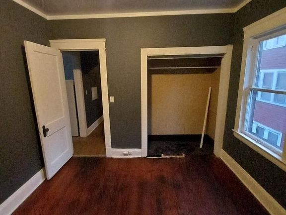 3rd image of 11425 Parkview Ave Floor 2