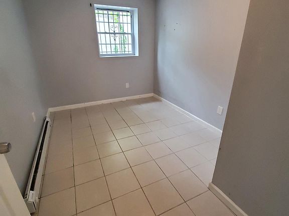 5th image of 15 S Munn Ave Floor 1