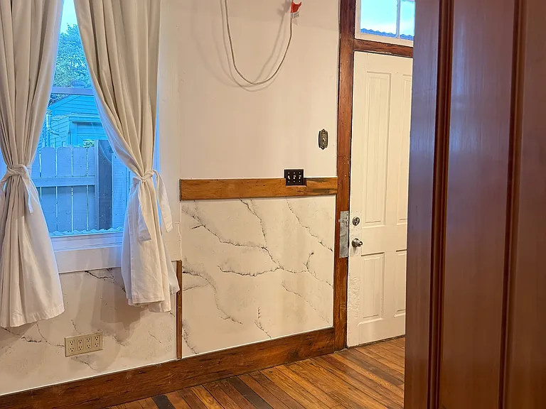 319 N Dupre St — Photo 8