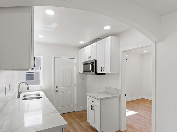 4th image of 4244 3rd St #4244
