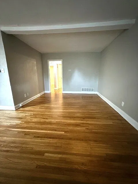 2 bed, 875 sqft, $1,200 — Photo 2