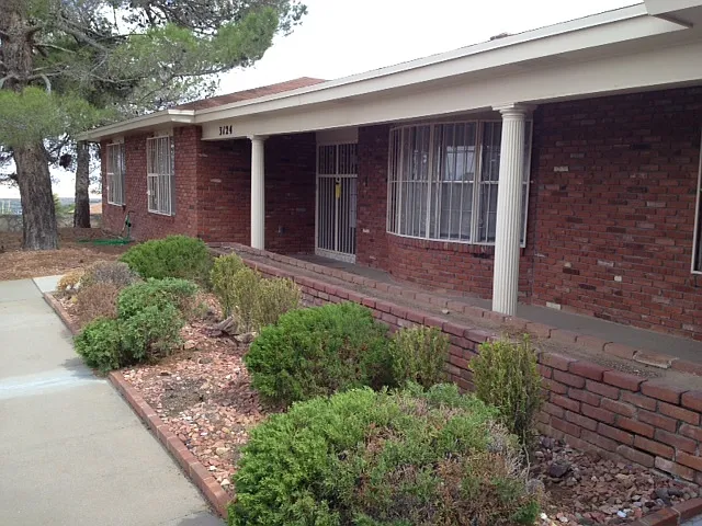 Mountain Park 4bed/3bath with Refrig A/C Pool and Mountain Views! — Photo 2