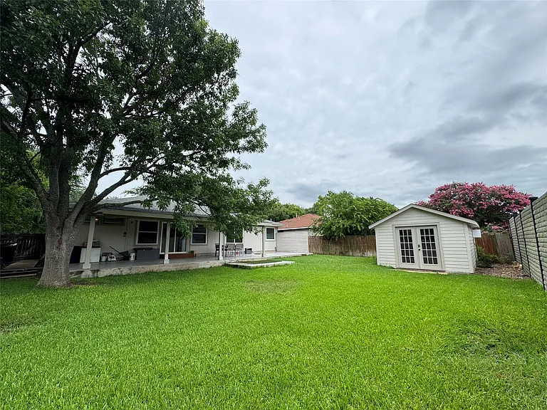 1212 Leah Ln — Photo 16