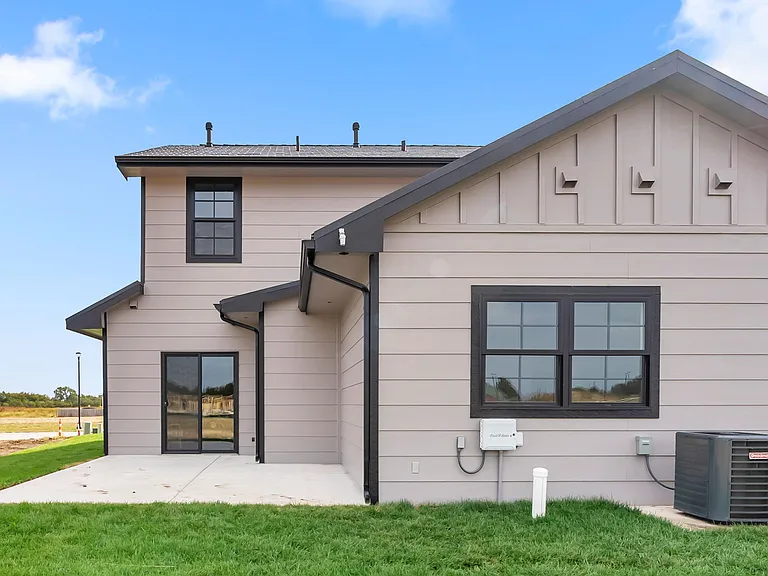 2142 E Beaumont St — Photo 49