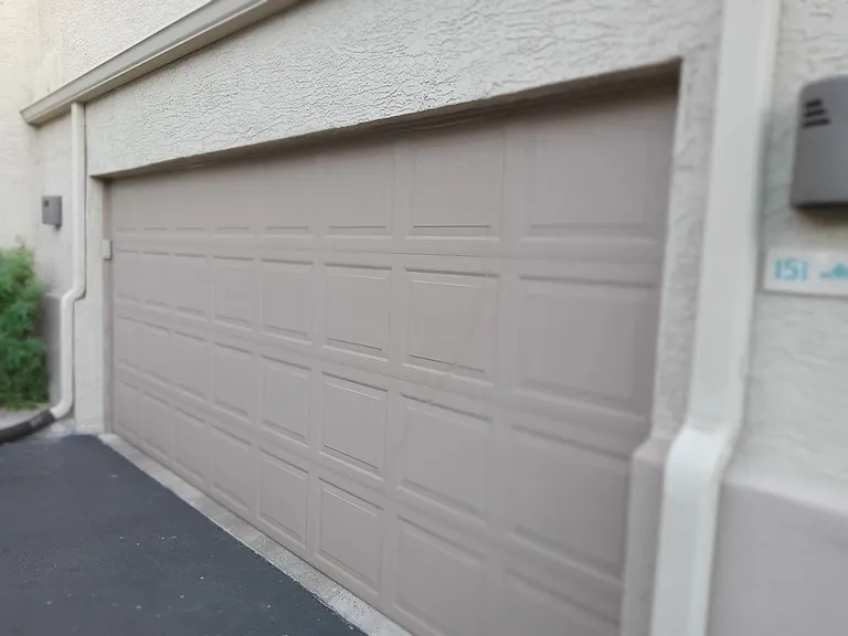 Attached 2.5 Car Garage