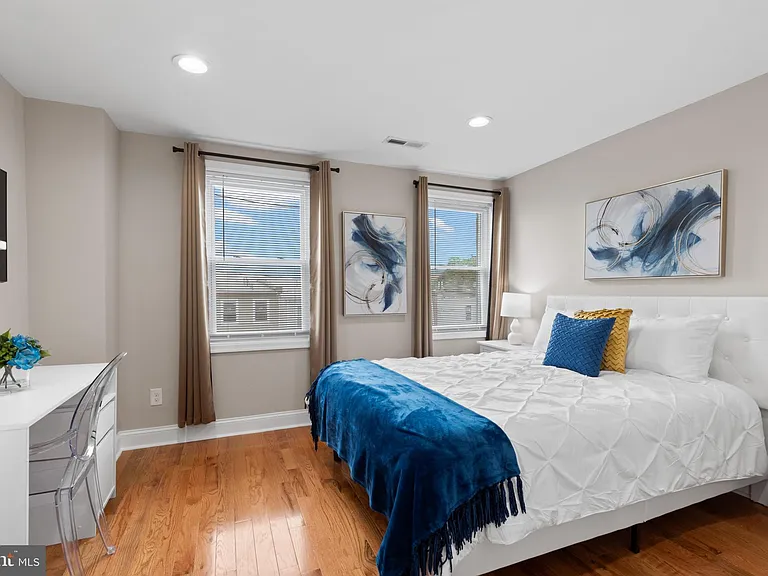 2235 E Chase St — Photo 34