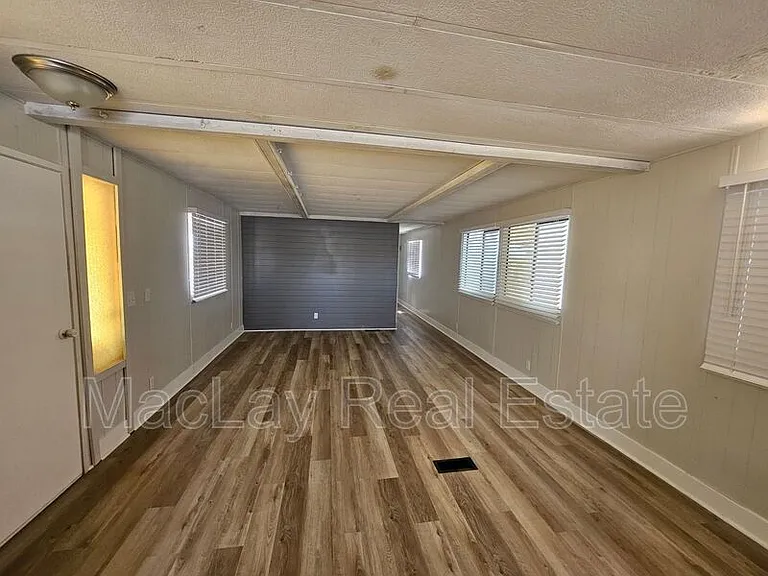 1113 W Corinthian Cir — Photo 6