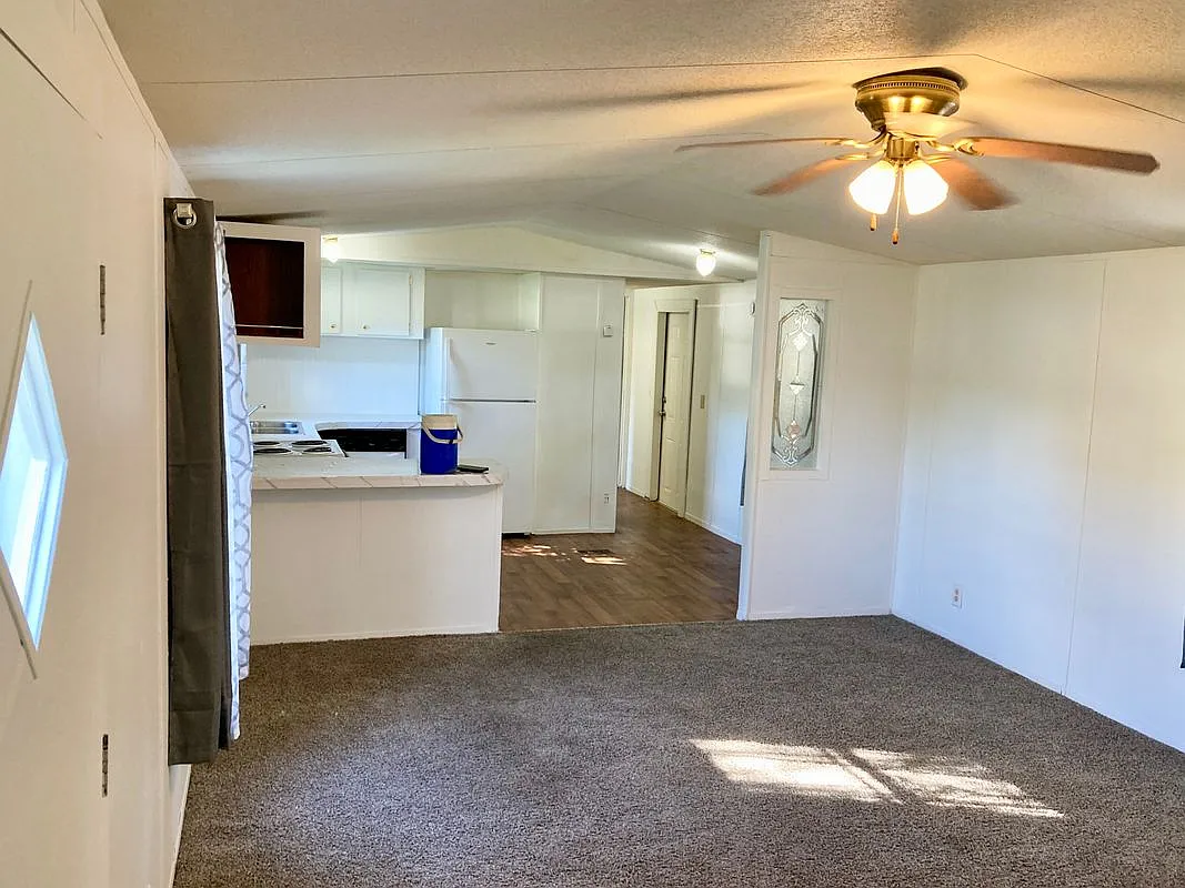 3 bed, 2.0 bath, 960 sqft, $1,200 — Photo 3