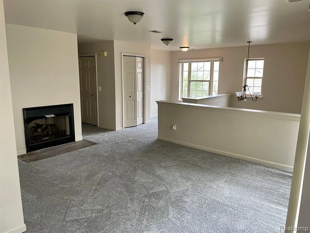 2 bed, 2.0 bath, 1474 sqft, $1,950 — Photo 2