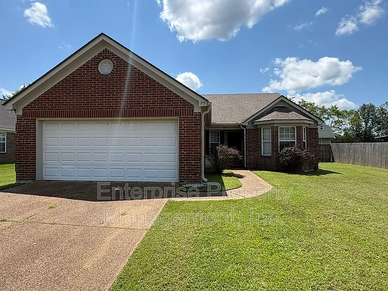 3 bed, 2.0 bath, 1800 sqft, $1,900 — Photo 2