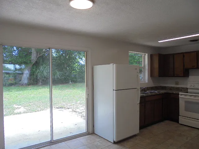 1435 Atlanta Dr — Photo 4