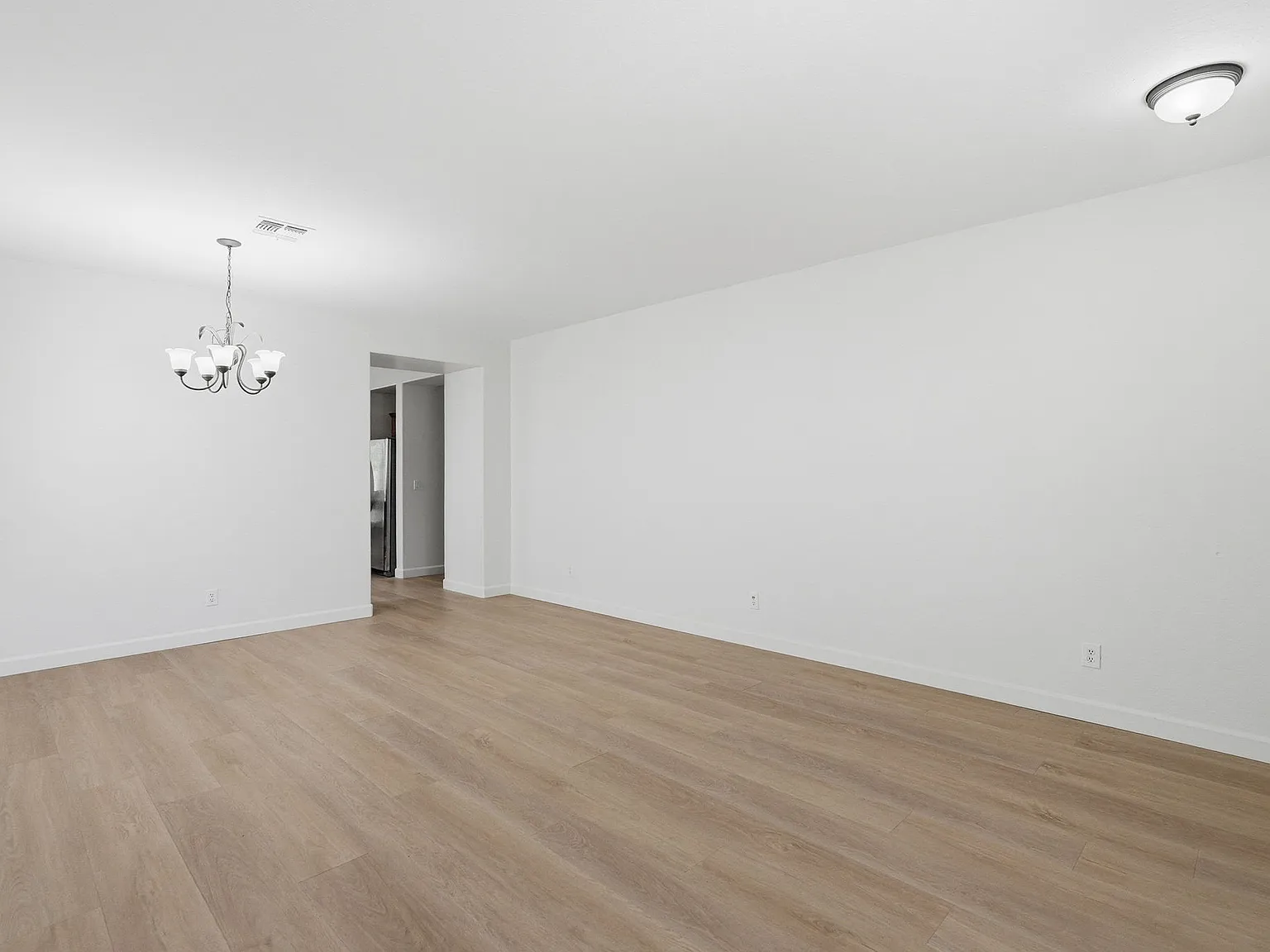 4 bed, 1827 sqft, $2,650 — Photo 4