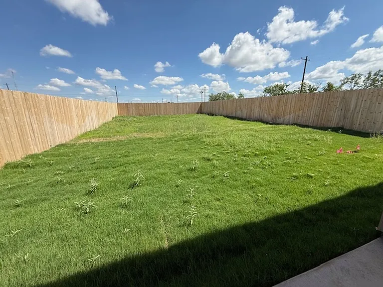 962 Minda St — Photo 16