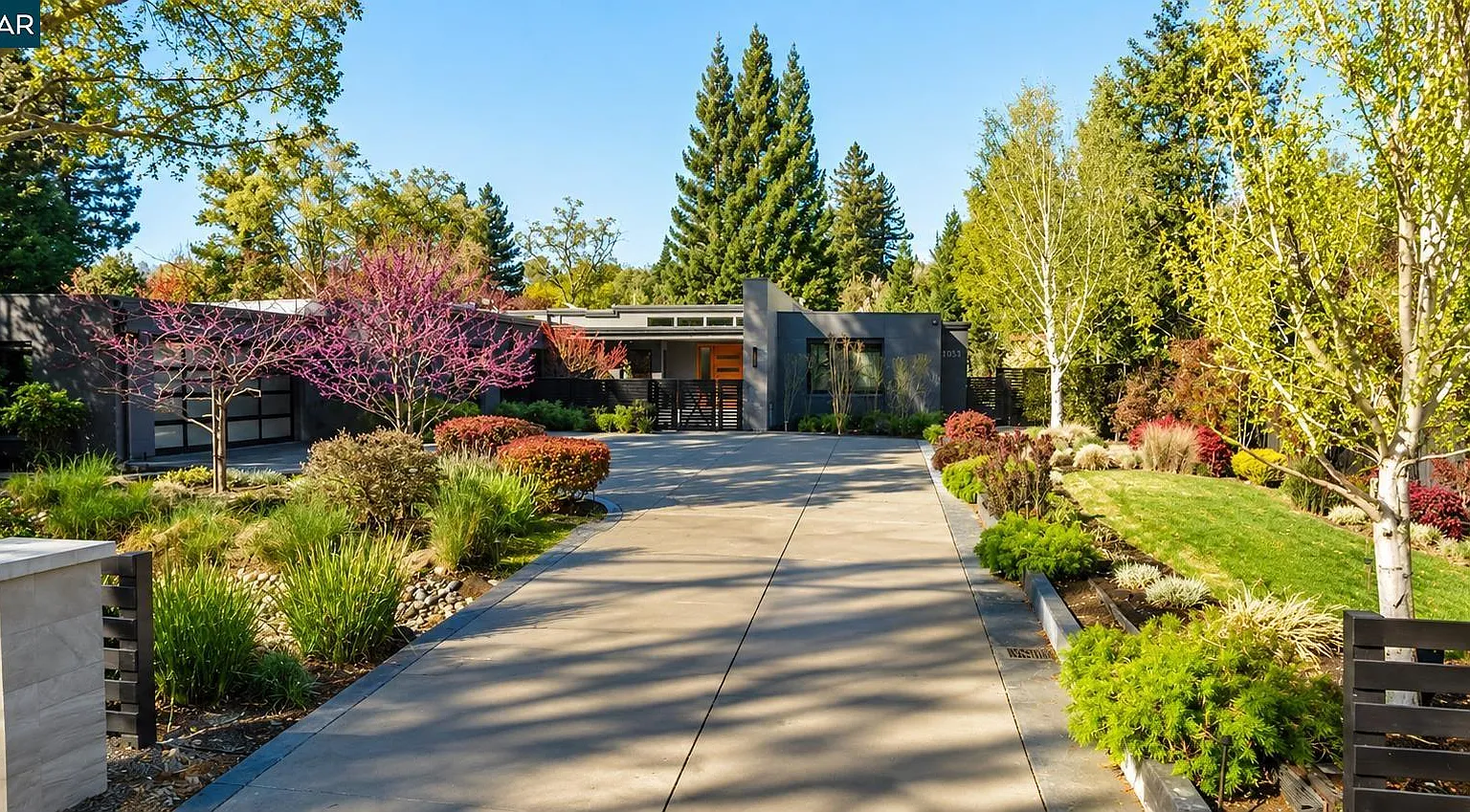 5 bed, 4000 sqft, $30,000 — Photo 1