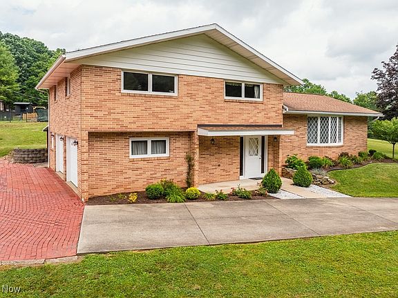 3rd image of 2664 Kohl Dr NE