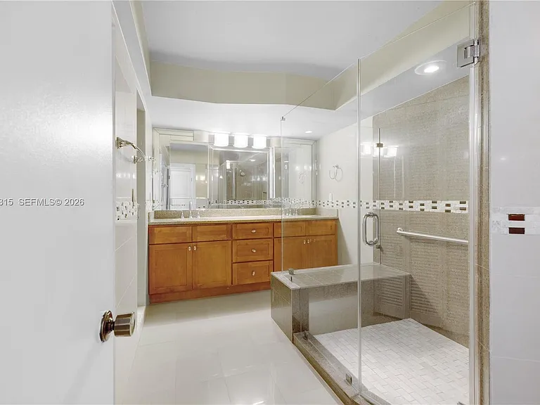 6423 Collins Ave #703 — Photo 36