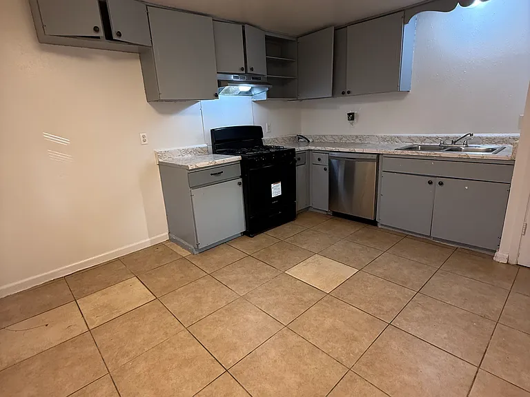 9205 E 32nd Pl — Photo 14