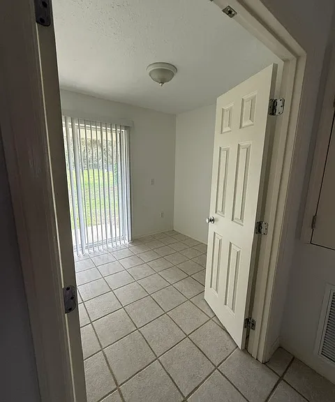 bonus room/laundry