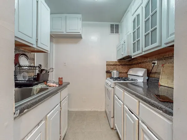 41-42 73rd Street image 7 of 8