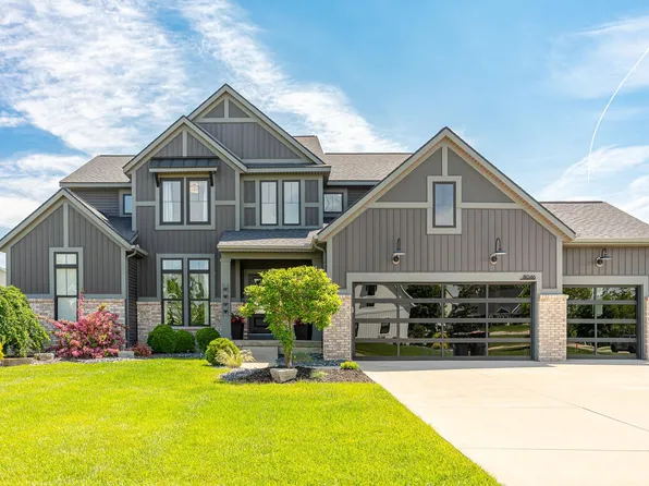 8046 Golden Oak Dr, Jenison, MI 49428