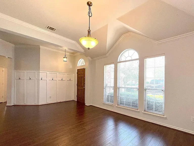 1418 Kingsley Dr — Photo 4