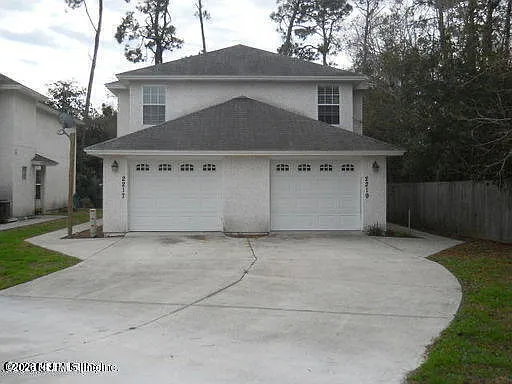 2219 Rosewood Dr — Photo 1